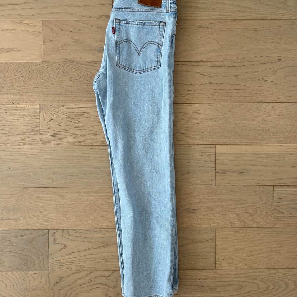 Women’s Levi’s Wedgie Straight Light Blue Jeans size 25